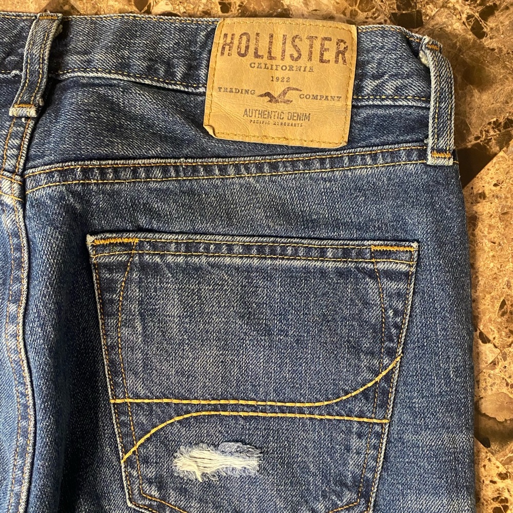 Hollister men’s boot cut distressed jeans